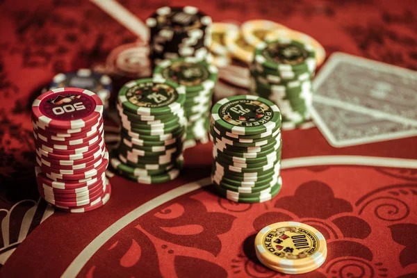 mobile phone displaying baccarat table on nenektogel4d app
