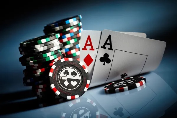 Live Money Train wheel spinning in nenektogel4d studio with presenter and HD multi-camera feed